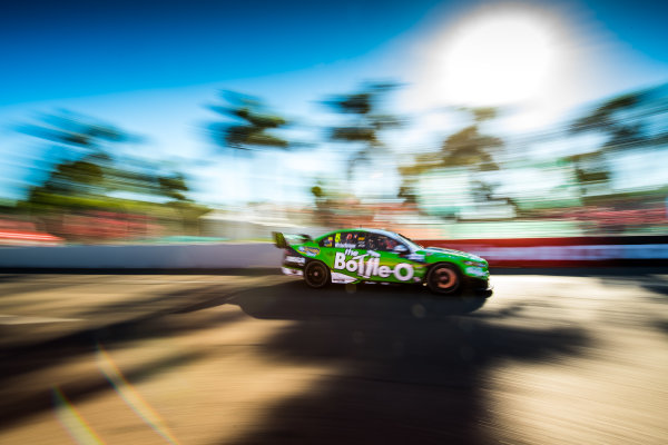 2017 Supercars Championship Round 7.
Townsville 400, Reid Park, Townsville, Queensland, Australia.
Friday 7th July to Sunday 9th July 2017.
Mark Winterbottom drives the #5 The Bottle-O Racing Ford Falcon FGX.
World Copyright: Daniel Kalisz/ LAT Images
Ref: Digital Image 070717_VASCR7_DKIMG_2016.jpg 2017 Supercars Championship Round 7.
Townsville 400, Reid Park, Townsville, Queensland, Australia.
Friday 7th July to Sunday 9th July 2017.
Mark Winterbottom drives the #5 The Bottle-O Racing Ford Falcon FGX.
World Copyright: Daniel Kalisz/ LAT Images
Ref: Digital Image 070717_VASCR7_DKIMG_2016.jpg