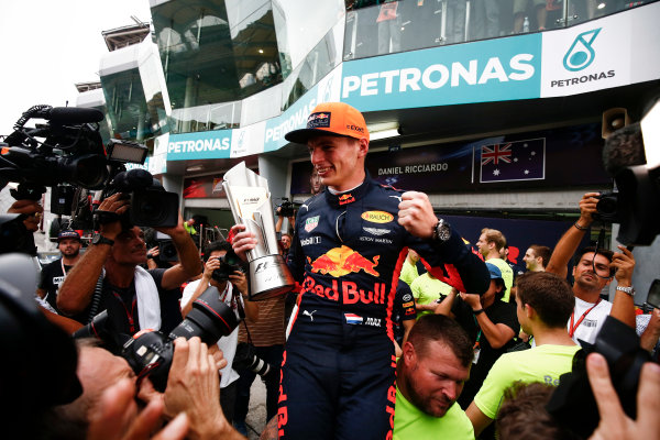 Sepang International Circuit, Sepang, Malaysia.
Sunday 1 October 2017.
Max Verstappen, Red Bull, 1st Position, celebrates with his team and his trophy.
World Copyright: Andrew Hone/LAT Images 
ref: Digital Image _ONY5599