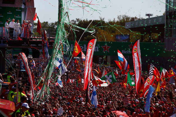 Autodromo Nazionale di Monza, Italy.
Sunday 3 September 2017.
Confetti and streamers fall around the huge crowd of Ferrari fans gathered for the podium ceremony.
World Copyright: Andrew Hone/LAT Images 
ref: Digital Image _ONY7786