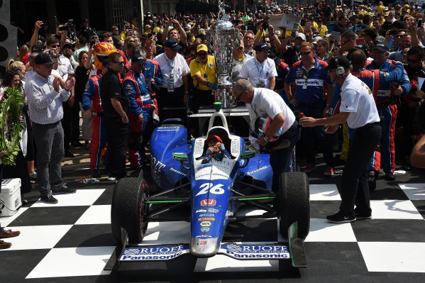 Verizon IndyCar Series
Indianapolis 500 Race
Indianapolis Motor Speedway, Indianapolis, IN USA
Sunday 28 May 2017
Race winner Takuma Sato (JPN) Andretti Autosport Honda celebrates in Victory Lane
World Copyright: Jose Rubio/Sutton/LAT Images
ref: Digital Image dcd1728my1057