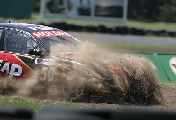 2005 Australian V8 Supercars
Symmons Plains Raceway, Australia. 11th - 13th November 2005
Paul Weel (Super Cheap Auto Racing Holden Commodore VZ), ploughs through the gravel.
World Copyright: Mark Horsburgh / LAT Photographic
ref: 05AusV8SP48