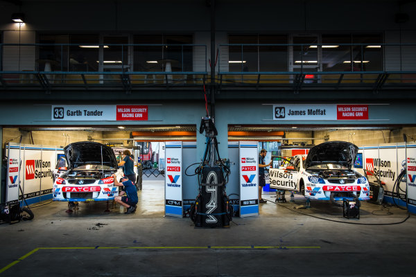2017 Supercars Championship Round 7.
Townsville 400, Reid Park, Townsville, Queensland, Australia.
Friday 7th July to Sunday 9th July 2017.
Garth Tander drives the #33 Wilson Security Racing GRM Holden Commodore VF, James Moffat drives the #34 Wilson Security Racing GRM Holden Commodore VF.
World Copyright: Daniel Kalisz/ LAT Images
Ref: Digital Image 070717_VASCR7_DKIMG_2564.jpg 2017 Supercars Championship Round 7.
Townsville 400, Reid Park, Townsville, Queensland, Australia.
Friday 7th July to Sunday 9th July 2017.
Garth Tander drives the #33 Wilson Security Racing GRM Holden Commodore VF, James Moffat drives the #34 Wilson Security Racing GRM Holden Commodore VF.
World Copyright: Daniel Kalisz/ LAT Images
Ref: Digital Image 070717_VASCR7_DKIMG_2564.jpg