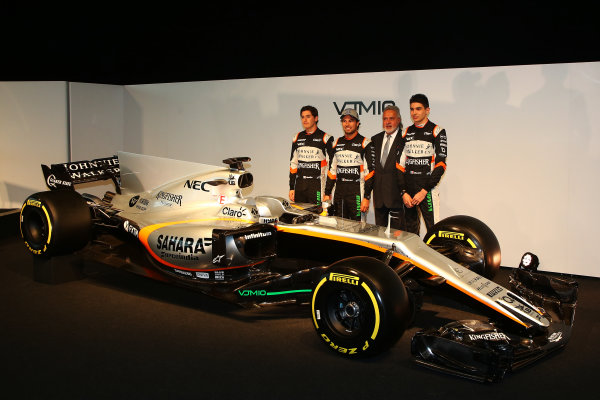 Force India VJM10 Formula 1 Launch.
Silverstone, UK.
Wednesday 22 February 2017.
L-R: Force India development driver Alfonso Celis Jr, race driver Sergio Perez, Vijay Mallya, Team Principal and Managing Director, and newly promoted race driver Esteban Ocon pose withVJM10.
World Copyright: Hoyer/Ebrey/LAT Images
Ref: MDH18219