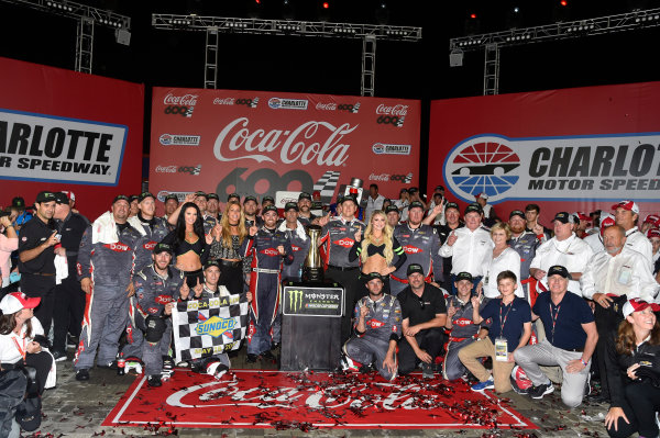 Monster Energy NASCAR Cup Series
Coca-Cola 600
Charlotte Motor Speedway, Concord, NC USA
Monday 29 May 2017
Austin Dillon, Richard Childress Racing, Dow Salutes Veterans Chevrolet SS celebrates his win in Victory Lane
World Copyright: Nigel Kinrade
LAT Images
ref: Digital Image 17CLT2nk10549 Monster Energy NASCAR Cup Series
Coca-Cola 600
Charlotte Motor Speedway, Concord, NC USA
Monday 29 May 2017
Austin Dillon, Richard Childress Racing, Dow Salutes Veterans Chevrolet SS celebrates his win in Victory Lane
World Copyright: Nigel Kinrade
LAT Images
ref: Digital Image 17CLT2nk10549