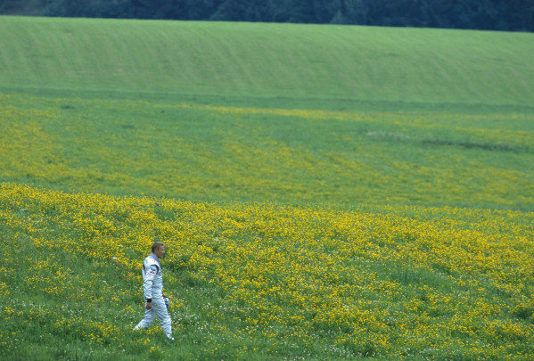 2000 Austrian Grand Prix.
A1-Ring, Zeltweg, Austria.
14-16 July 2000.
Mika Hakkinen (McLaren Mercedes) faces the lonely walk back to the pits after car failure during practice for the race.
Ref-00 AUT A69.
A Race Through Time exhibition number 4.
World Copyright - Lorenzo Bellanca/LAT Photographic
2000 Austrian Grand Prix.
A1-Ring, Zeltweg, Austria.
14-16 July 2000.
Mika Hakkinen (McLaren Mercedes) faces the lonely walk back to the pits after car failure during practice for the race.
Ref-00 AUT A69.
A Race Through Time exhibition number 4.
World Copyright - Lorenzo Bellanca/LAT Photographic