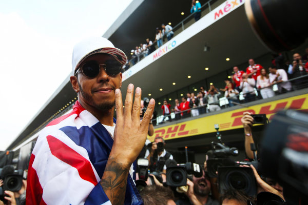 Autodromo Hermanos Rodriguez, Mexico City, Mexico.
Sunday 29 October 2017.
Lewis Hamilton, Mercedes AMG, celebrates his fourth world title, in a media scrum.
World Copyright: Charles Coates/LAT Images 
ref: Digital Image DJ5R7884