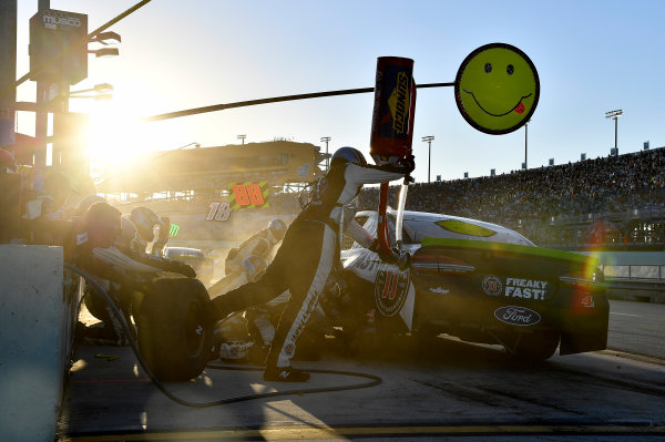 Monster Energy NASCAR Cup Series
Ford EcoBoost 400
Homestead-Miami Speedway, Homestead, FL USA
Sunday 19 November 2017
Kevin Harvick, Stewart-Haas Racing, Jimmy John's Ford Fusion
World Copyright: Rusty Jarrett
LAT Images Monster Energy NASCAR Cup Series
Ford EcoBoost 400
Homestead-Miami Speedway, Homestead, FL USA
Sunday 19 November 2017
Kevin Harvick, Stewart-Haas Racing, Jimmy John's Ford Fusion
World Copyright: Rusty Jarrett
LAT Images