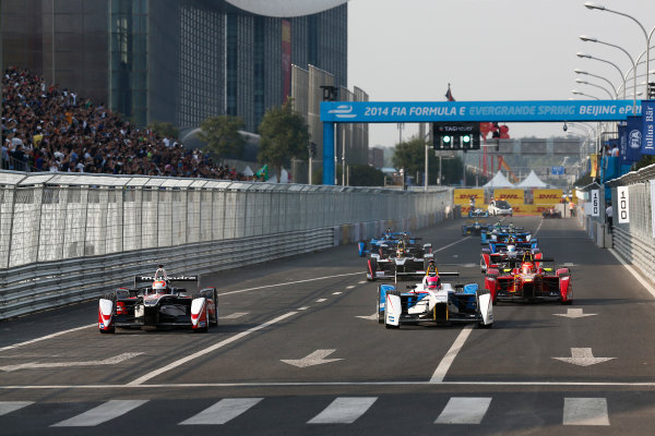 FIA Formula E - Race
Beijing E-Prix, China
Saturday 13 September 2014.
Karun Chandhok (IND)/Mahindra Racing - Spark-Renault SRT_01E & Franck Montagny (FRA)/Andretti Motorsport - Spark-Renault SRT_01E
Photo: Sam Bloxham/LAT/ Formula E
ref: Digital Image _SBL5693 FIA Formula E - Race
Beijing E-Prix, China
Saturday 13 September 2014.
Karun Chandhok (IND)/Mahindra Racing - Spark-Renault SRT_01E & Franck Montagny (FRA)/Andretti Motorsport - Spark-Renault SRT_01E
Photo: Sam Bloxham/LAT/ Formula E
ref: Digital Image _SBL5693