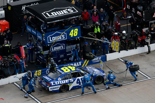 Monster Energy NASCAR Cup Series
First Data 500
Martinsville Speedway, Martinsville VA USA
Sunday 29 October 2017
Jimmie Johnson, Hendrick Motorsports, Lowe's Chevrolet SS pit stop
World Copyright: Matthew T. Thacker
LAT Images