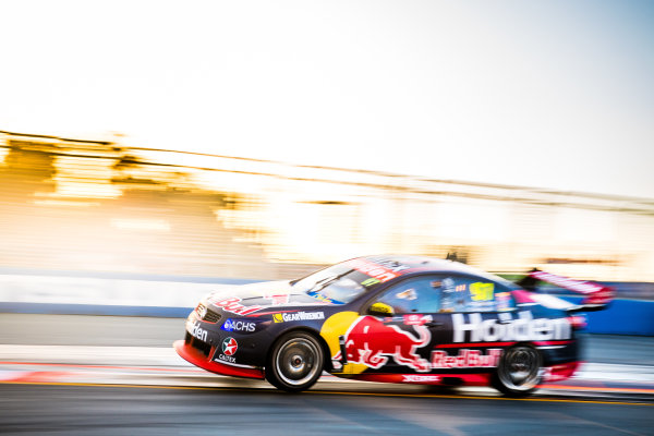 2017 Supercars Championship Round 12.
Gold Coast 600, Surfers Paradise, Queensland, Australia.
Friday 20th October to Sunday 22nd October 2017.
Shane van Gisbergen, Triple Eight Race Engineering Holden.
World Copyright: Daniel Kalisz/LAT Images
Ref: Digital Image 201017_VASCR12_DKIMG_2012.jpg 2017 Supercars Championship Round 12.
Gold Coast 600, Surfers Paradise, Queensland, Australia.
Friday 20th October to Sunday 22nd October 2017.
Shane van Gisbergen, Triple Eight Race Engineering Holden.
World Copyright: Daniel Kalisz/LAT Images
Ref: Digital Image 201017_VASCR12_DKIMG_2012.jpg