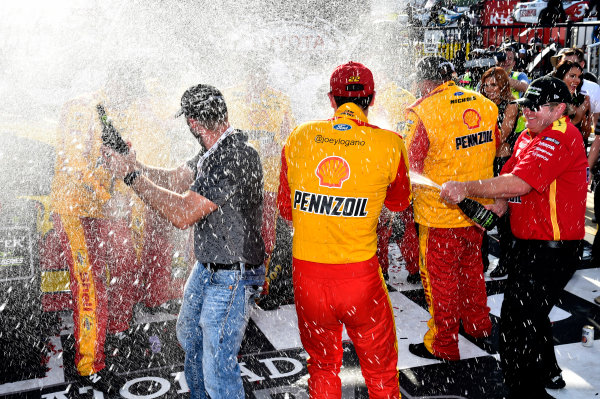 Monster Energy NASCAR Cup Series
Toyota Owners 400
Richmond International Raceway, Richmond, VA USA
Sunday 30 April 2017
Joey Logano, Team Penske, Shell Pennzoil Ford Fusion wins.
World Copyright: Rusty Jarrett
LAT Images
ref: Digital Image 17RIC1rj_4445 Monster Energy NASCAR Cup Series
Toyota Owners 400
Richmond International Raceway, Richmond, VA USA
Sunday 30 April 2017
Joey Logano, Team Penske, Shell Pennzoil Ford Fusion wins.
World Copyright: Rusty Jarrett
LAT Images
ref: Digital Image 17RIC1rj_4445