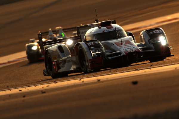 2015 FIA World Endurance Championship,
Bahrain International Circuit, Bahrain.
19th - 21st November 2015.
Marcel Fassler / Andre Lotterer / Benoit Treluyer Audi Sport Team Joest Audi R18 e-tron quattro.
World Copyright: Jakob Ebrey / LAT Photographic.