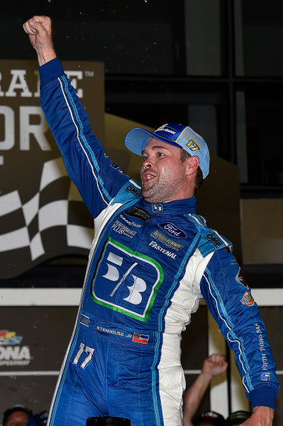 Monster Energy NASCAR Cup Series
Coke Zero 400
Daytona International Speedway, Daytona Beach, FL USA
Saturday 1 July 2017
Ricky Stenhouse Jr, Roush Fenway Racing, Fifth Third Bank Ford Fusion
World Copyright: Rusty Jarrett
LAT Images Monster Energy NASCAR Cup Series
Coke Zero 400
Daytona International Speedway, Daytona Beach, FL USA
Saturday 1 July 2017
Ricky Stenhouse Jr, Roush Fenway Racing, Fifth Third Bank Ford Fusion
World Copyright: Rusty Jarrett
LAT Images