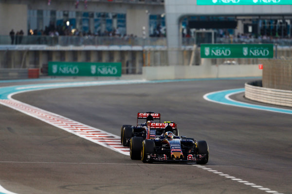 Yas Marina Circuit, Abu Dhabi, United Arab Emirates.
Sunday 29 November 2015.
Carlos Sainz Jr, Toro Rosso STR10 Renault, leads Max Verstappen, Toro Rosso STR10 Renault.
World Copyright: Sam Bloxham/LAT Photographic
ref: Digital Image _SBL8727 Yas Marina Circuit, Abu Dhabi, United Arab Emirates.
Sunday 29 November 2015.
Carlos Sainz Jr, Toro Rosso STR10 Renault, leads Max Verstappen, Toro Rosso STR10 Renault.
World Copyright: Sam Bloxham/LAT Photographic
ref: Digital Image _SBL8727