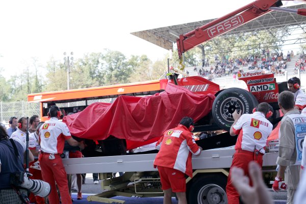 2007 Italian Grand Prix - Saturday Qualifying
Autodromo di Monza, Monza, Italy.
8th September 2007.
Kimi Raikkonen's destroyed Ferrari F2007 is returned to the pits.
World Copyright: Steven Tee/LAT Photographic
ref: Digital Image YY2Z8452