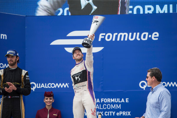 2016/2017 FIA Formula E Championship.
Round 9 - New York City ePrix, Brooklyn, New York, USA.
Saturday 15 July 2017.
Sam Bird (GBR), DS Virgin Racing, Spark-Citroen, Virgin DSV-02.
Photo: Andrew Ferraro/LAT/Formula E
ref: Digital Image _FER8675 2016/2017 FIA Formula E Championship.
Round 9 - New York City ePrix, Brooklyn, New York, USA.
Saturday 15 July 2017.
Sam Bird (GBR), DS Virgin Racing, Spark-Citroen, Virgin DSV-02.
Photo: Andrew Ferraro/LAT/Formula E
ref: Digital Image _FER8675