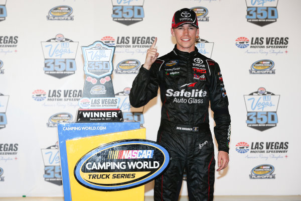 NASCAR Camping World Truck Series
Las Vegas 350
Las Vegas Motor Speedway, Las Vegas, NV USA
Saturday 30 September 2017
Ben Rhodes, Safelite Auto Glass Toyota Tundra celebrates
World Copyright: Barry Cantrell
LAT Images NASCAR Camping World Truck Series
Las Vegas 350
Las Vegas Motor Speedway, Las Vegas, NV USA
Saturday 30 September 2017
Ben Rhodes, Safelite Auto Glass Toyota Tundra celebrates
World Copyright: Barry Cantrell
LAT Images