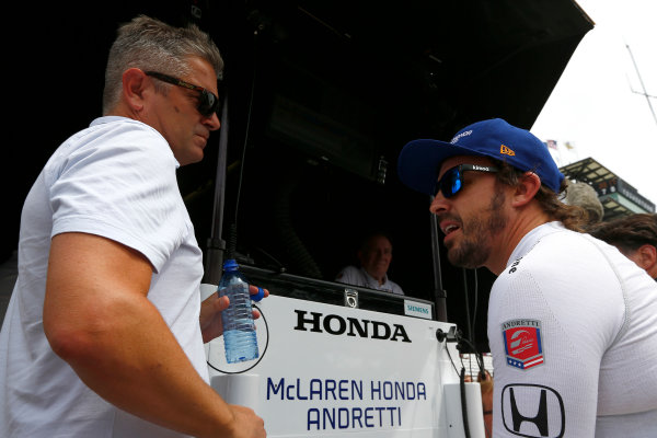 Verizon IndyCar Series
Indianapolis 500 Practice
Indianapolis Motor Speedway, Indianapolis, IN USA
Wednesday 17 May 2017
Fernando Alonso, McLaren-Honda-Andretti Honda, Gil de Ferran
World Copyright: Phillip Abbott
LAT Images
ref: Digital Image abbott_indyP_0517_14138