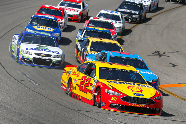 Monster Energy NASCAR Cup Series
Toyota Owners 400
Richmond International Raceway, Richmond, VA USA
Sunday 30 April 2017
Joey Logano, Team Penske, Shell Pennzoil Ford Fusion and Aric Almirola, Richard Petty Motorsports, Smithfield Ford Fusion
World Copyright: Russell LaBounty
LAT Images
ref: Digital Image 17RIC1Jrl_5999