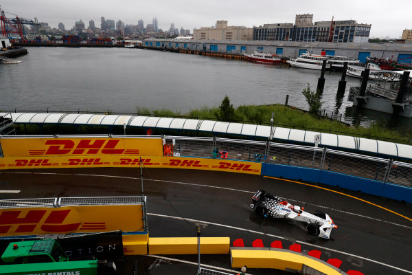 2016/2017 FIA Formula E Championship.
Round 9 - New York City ePrix, Brooklyn, New York, USA.
Friday 14 July 2017.
Loic Duval (FRA), Dragon Racing, Spark-Penske, Penske 701-EV.
Photo: Sam Bloxham/LAT/Formula E
ref: Digital Image _W6I1674 2016/2017 FIA Formula E Championship.
Round 9 - New York City ePrix, Brooklyn, New York, USA.
Friday 14 July 2017.
Loic Duval (FRA), Dragon Racing, Spark-Penske, Penske 701-EV.
Photo: Sam Bloxham/LAT/Formula E
ref: Digital Image _W6I1674