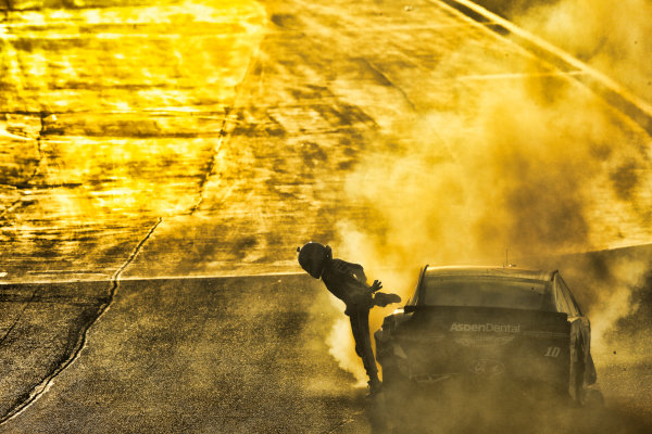 Monster Energy NASCAR Cup Series
Ford EcoBoost 400
Homestead-Miami Speedway, Homestead, FL USA
Sunday 19 November 2017
Danica Patrick, Stewart-Haas Racing, Aspen Dental Ford Fusion gets out of her burning car after crash.  This was her last race as a full-time NASCAR driver, and the end of her full-time career.
World Copyright: Michael L. Levitt
LAT Images