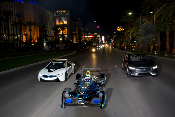 2016/2017 FIA Formula E Championship.
Vegas eRace, Las Vegas, Nevada, United States of America.
Thursday 5 January 2017.
Sam Bird, DS Virgin Racing, leads Mitch Evans, Panasonic Jaguar in an I-Pace SUV concept car. Antonio Felix da Costa, MS Amlin Andretti, drives a BMW i8.
Photo: Alastair Staley/LAT/Formula E
ref: Digital Image 585A1656