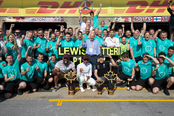 Circuit Gilles Villeneuve, Montreal, Canada.
Sunday 11 June 2017.
Lewis Hamilton, Mercedes AMG, 1st Position, Valtteri Bottas, Mercedes AMG, 2nd Position, and the Mercedes team celebrate victory.
World Copyright: Steve Etherington/LAT Images
ref: Digital Imagee SNE18651 Circuit Gilles Villeneuve, Montreal, Canada.
Sunday 11 June 2017.
Lewis Hamilton, Mercedes AMG, 1st Position, Valtteri Bottas, Mercedes AMG, 2nd Position, and the Mercedes team celebrate victory.
World Copyright: Steve Etherington/LAT Images
ref: Digital Imagee SNE18651